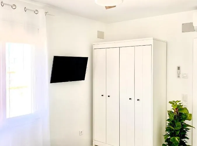 Luz De Conil Calefaccion Y Wifi -solo Familias O Pareja- No Aceptamos Grupos- شقة كونيل ذي لا فرونتيرا